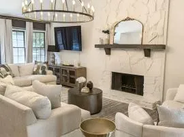 Tranquil Haven Cozy Modern House in Duluth
