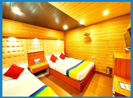 NAINITAL THE FLAT#TIESS Near Boat House Club and Naini Lake - Prime Location & Luxury Room - Excellent Customer Service Awarded，位于奈尼塔尔的酒店