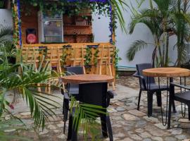 Las Cascadas Hostel，位于伯里塔卡的酒店
