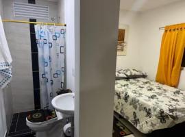 Linda y acogedora habitación，位于佛罗里达布兰卡的酒店