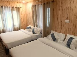 Hotel Himalayan，位于Madheso的酒店