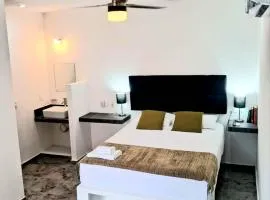 Lavish Studio Balcony #4 Isla Mujeres Downtown