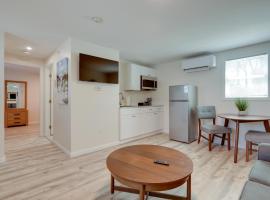 3 Mi to Beaches: Peaceful Wareham Getaway，位于瓦尔汉的酒店
