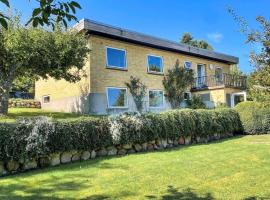 Awesome Home In Allinge With Wifi，位于阿灵厄的酒店