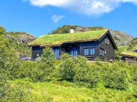 Amazing Home In Jøsenfjorden With Sauna，位于Gullingen的酒店