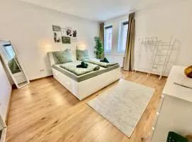 FeWo-Palmtrees 3 - Große und moderne 2 Zimmerwohnung mit Süd-West Balkon in Gladbeck-Mitte nähe Movie Park und Arena AufSchalke