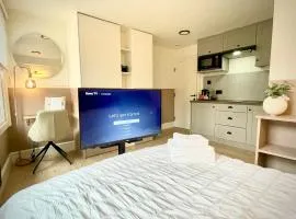 A4 HighTown Apartments, Steps from Luton Train Station