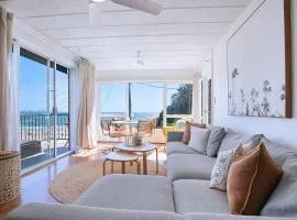 Azure Kirra - Chic Beachfront Living in Coolangatta
