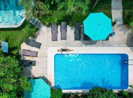 Wide Mouth Frog Quepos，位于曼努埃尔安东尼奥的带泳池的酒店