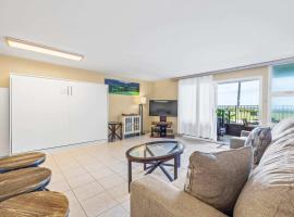 Amazing Beachfront Condo by Pool，位于Hauula的别墅