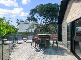The Coastal Nest - Waitarere Beach Holiday Home