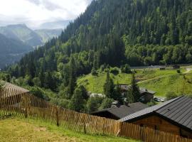 Appartement 6 personnes avec jardin，位于沙泰勒的酒店