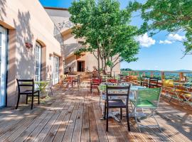 Le Nesk Ventoux - Hotel，位于萨路特德沃克吕兹的酒店