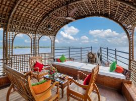 Kumarakom Lake Resort Houseboats，位于戈德亚姆的酒店