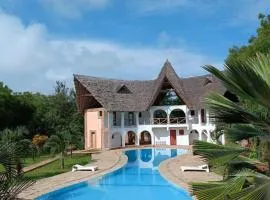 Raquel's Bliss Hotel Diani