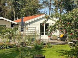 Lillebo - Idyllisk stuga med närhet till hav och stad，位于Jörlanda的酒店