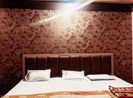 Singh Hotel's Shubhadra Boutique Stay，位于马图拉的酒店