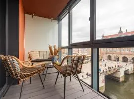 Flatbook - Deo Plaza Riverside Prestige with Parking Included