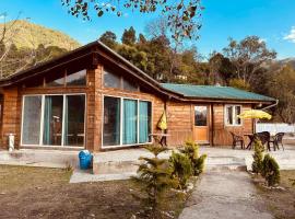 Alaknanda Adventure Resort and Rafting Camp，位于Nandaprayāg的酒店