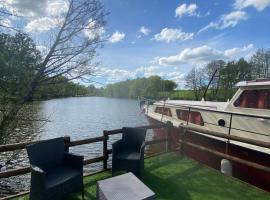 Les Pichies, Bateau insolite, Le Nathalie Nath，位于Saint-Léger-sur-Vouzance的酒店