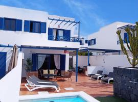 Villa Optimist Rubic&oacute;n piscina climatizable, frente al mar，位于普拉亚布兰卡的酒店