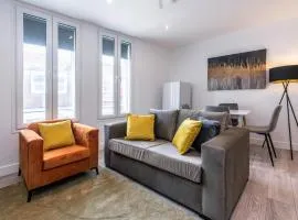 Central 2BR Apt Basingstoke Near Shops & Transport