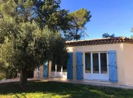 Villa "belles feuilles" avec piscine et tennis