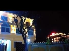 The prem bag hotel debari Udaipur，位于Debāri的酒店