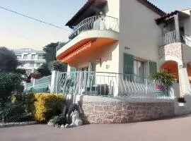 Maison accueillante à Saint-Laurent-du-Var avec jardin