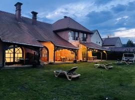 GreenPark Garden Villa Family Apartments Near Tokaj，位于赛伦奇的酒店