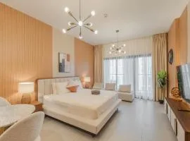 City Central Luxury Apartment With Balcony by Bluecloud Holidays