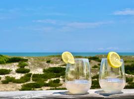 Oceanfront 4 Bedroom Salvo Sandcastle Hot Tub，位于Salvo的酒店