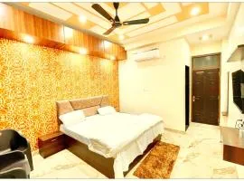 HOTEL SUNAYANA # GUEST HOUSE Near Kashi Vishwanath Temple - Free Public Parking and Wifi Facilities - Air Conditioning Room - Best Hotel，位于瓦拉纳西的旅馆
