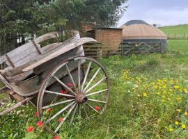 Bracken Barns Glamping & Massage，位于Minishant的豪华帐篷
