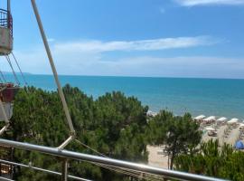 Margo Sea View Studio，位于Gjuricaj的酒店