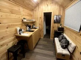 Quaint Tiny House Haven in Colorado: Your Dream Glamping Getaway in Grand Junction