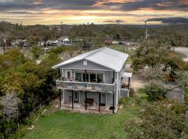 Panoramic View Canyon Lake Home，位于峡谷湖的酒店