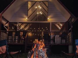 Chalet IsaKaEla Volcán Turrialba and Views with charming gardens，位于图里亚尔瓦的酒店