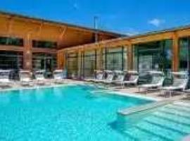 ZEcamping 4 étoiles familial hammam bain à remous et sauna，位于阿尔比的酒店