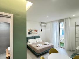 I Faraglioni Comfort Rooms，位于法尔科内-博尔塞利诺机场 - PMO附近的酒店