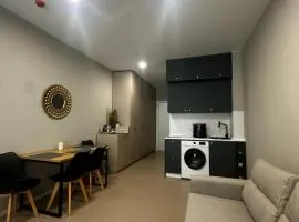 black seaside apartment, Tsikhitsdziri