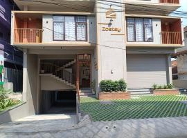 Zostay Urban Retreat Deluxe Rooms & Premium Dorms，位于Manjeri的酒店