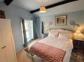 Chatsworth Edge Apartment