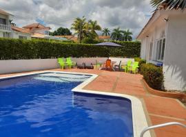 Quinta con piscina-jacuzzi privado，位于梅尔加的酒店