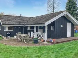 Cozy Home In Dronningmølle With Wifi