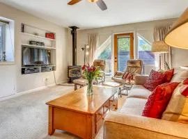 Aspen Townhome with Deck - Restaurant Row
