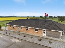4 Bedroom Stunning Home In Nakskov，位于纳克斯考的酒店