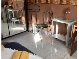 Chambre chez l habitant proche gare，位于多勒的民宿
