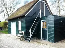 Cottage in Dwarsgracht near Giethoorn