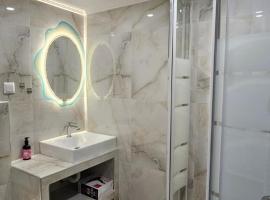 Deluxe apartment by the sea，位于斯卡拉福卡斯的酒店